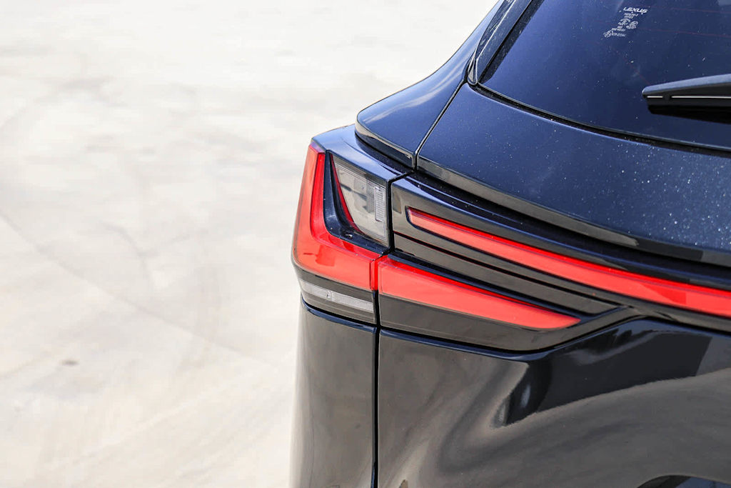 Thumbnail: 2025 Lexus ES - 21