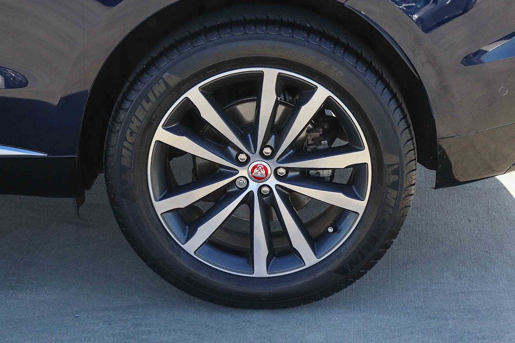 Thumbnail: 2021 Jaguar F-Pace - 24