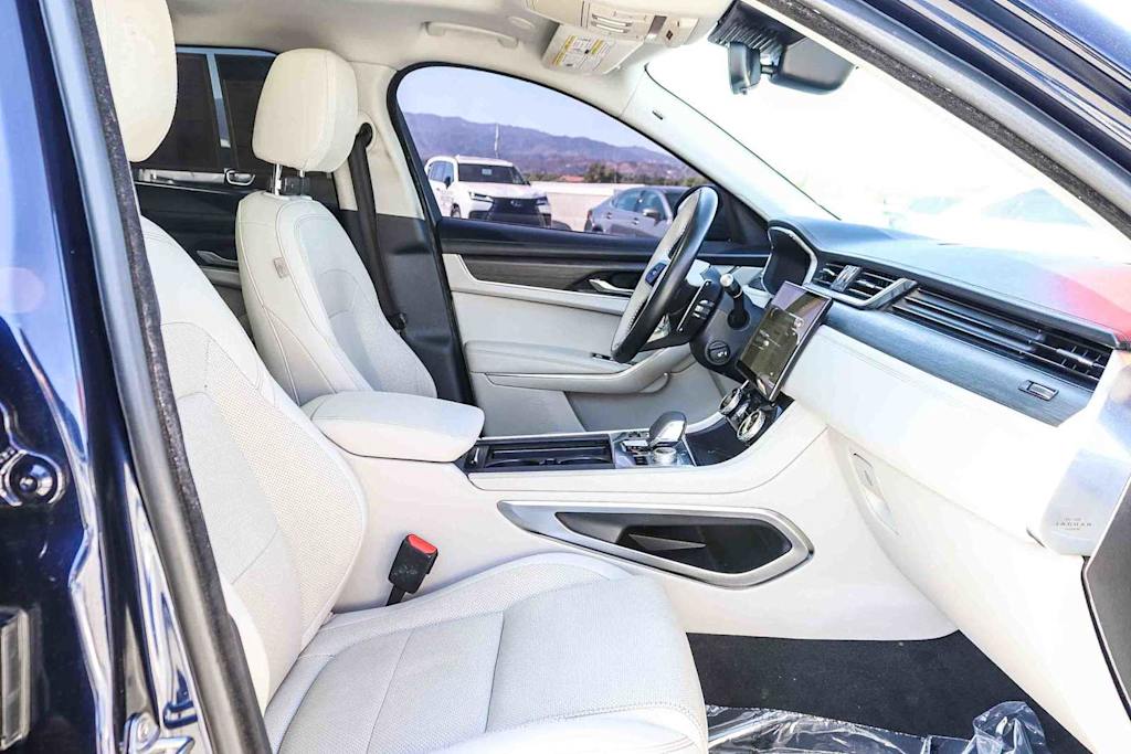 Thumbnail: 2021 Jaguar F-Pace - 10