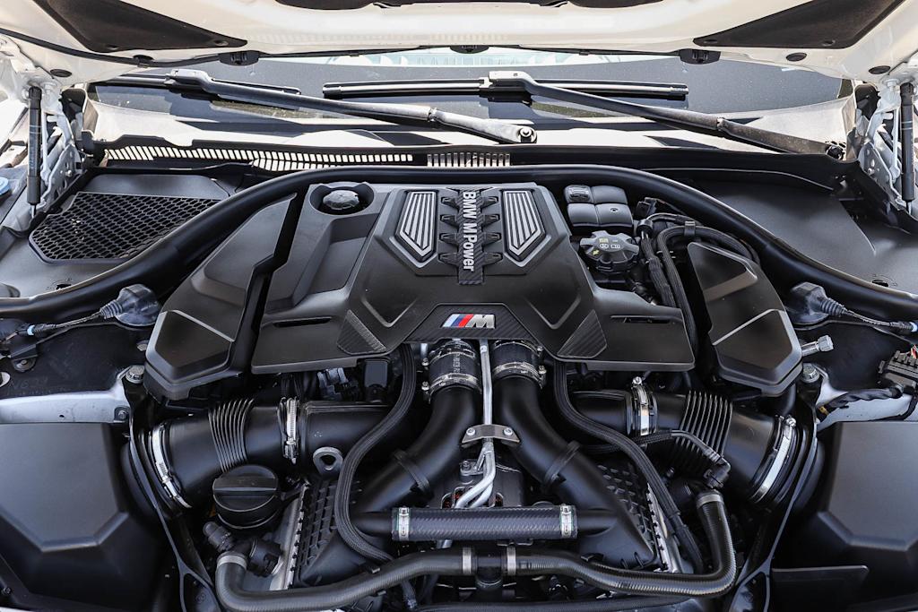 Thumbnail: 2023 BMW M8 - 8