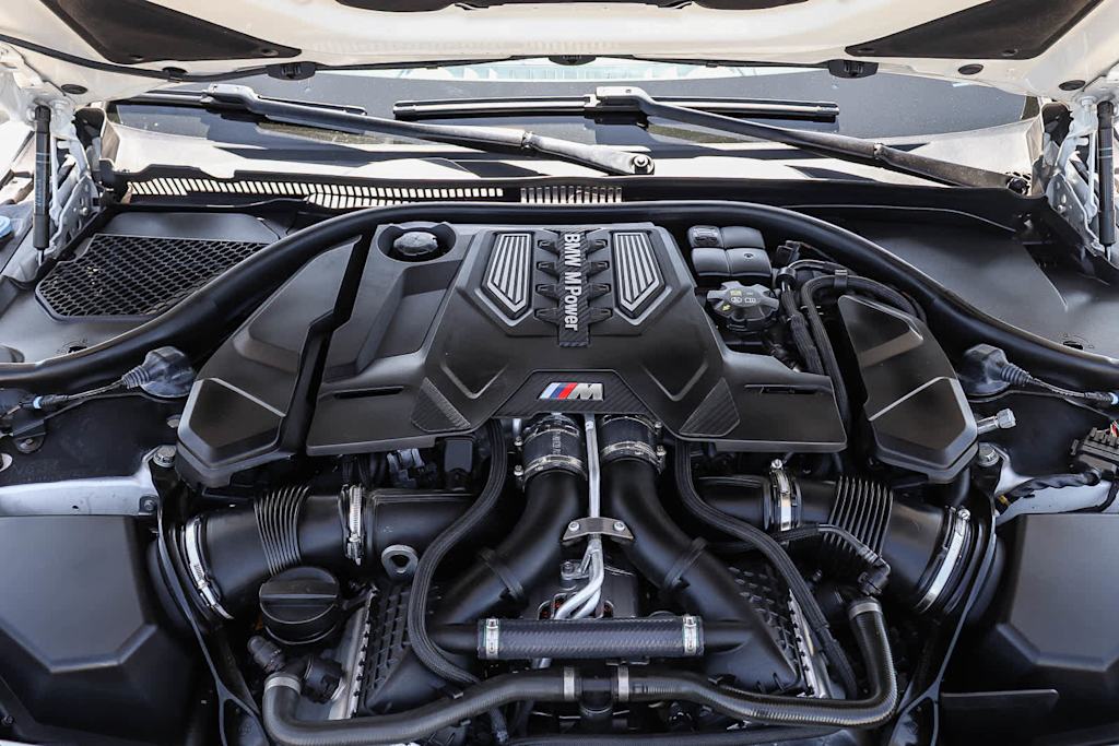 Thumbnail: 2023 BMW M8 - 8