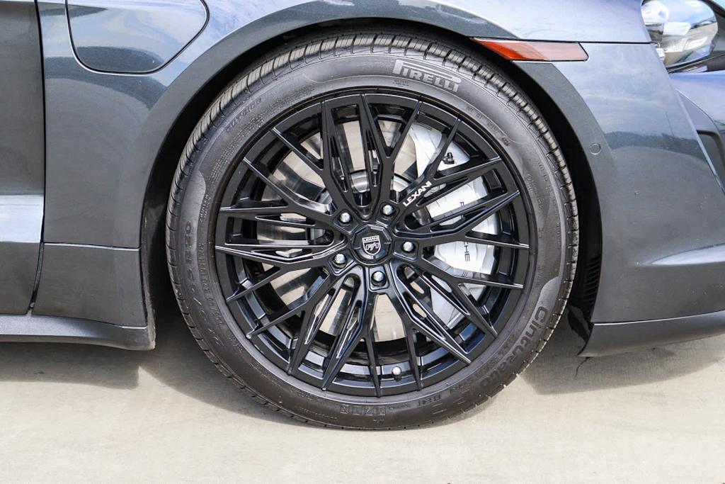 Thumbnail: 2020 Porsche Taycan - 6