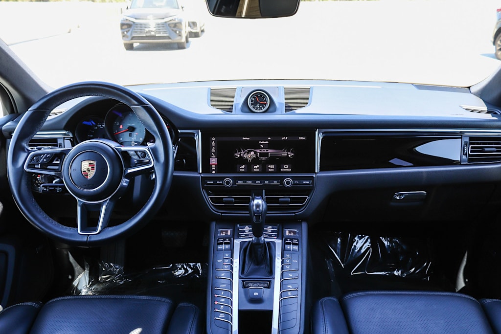 Thumbnail: 2020 Porsche Macan - 2