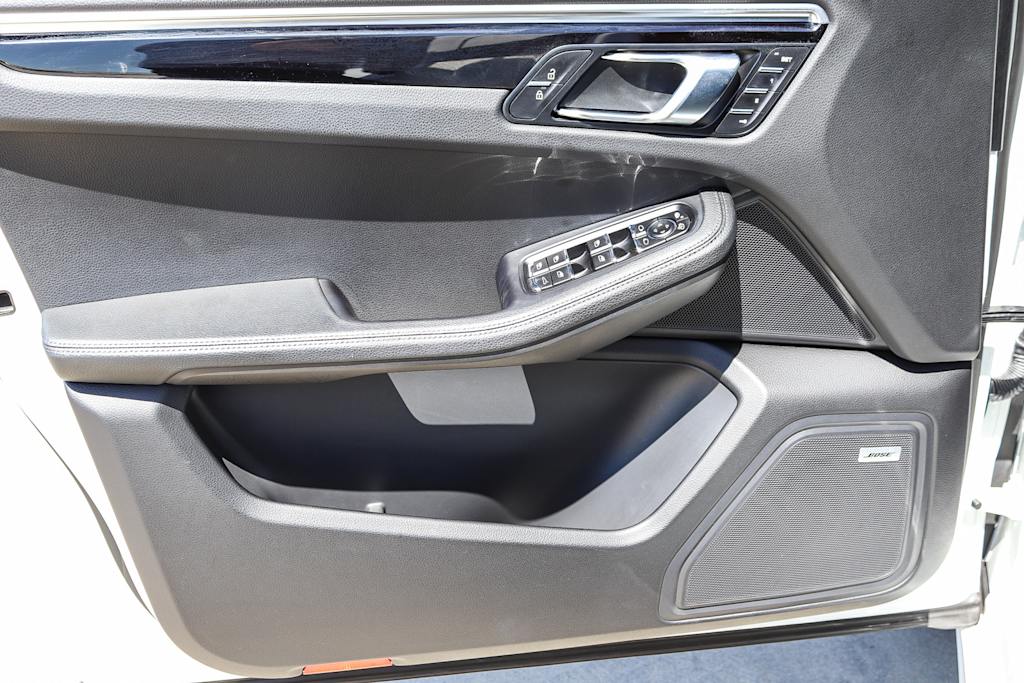 Thumbnail: 2020 Porsche Macan - 27