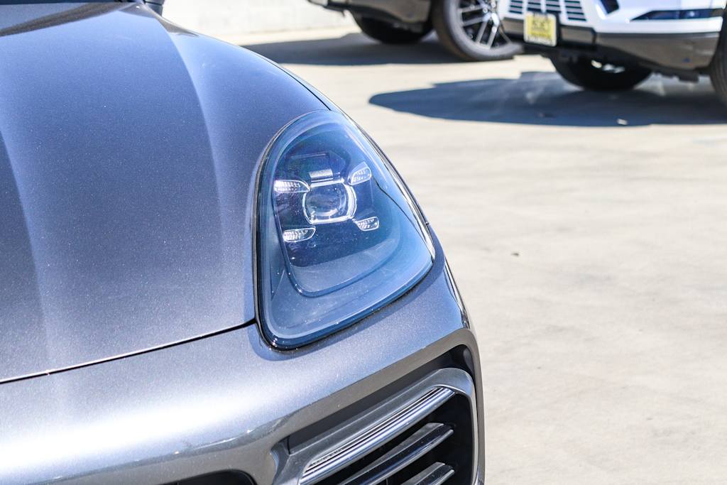 Thumbnail: 2020 Porsche Cayenne - 6