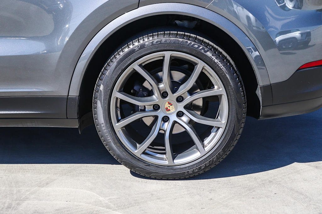 Thumbnail: 2020 Porsche Cayenne - 25