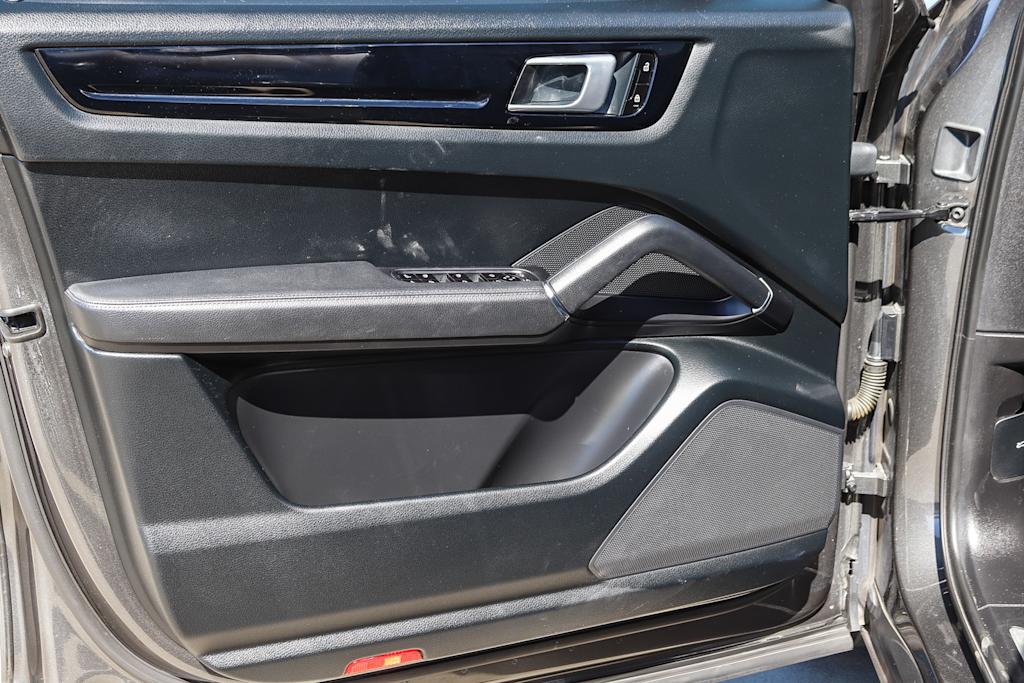 Thumbnail: 2020 Porsche Cayenne - 29
