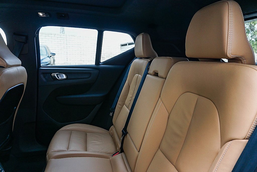 Thumbnail: 2022 Volvo XC40 - 11