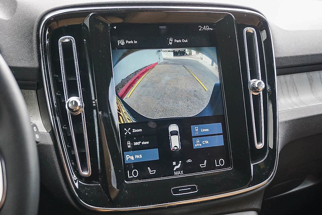 Thumbnail: 2022 Volvo XC40 - 31