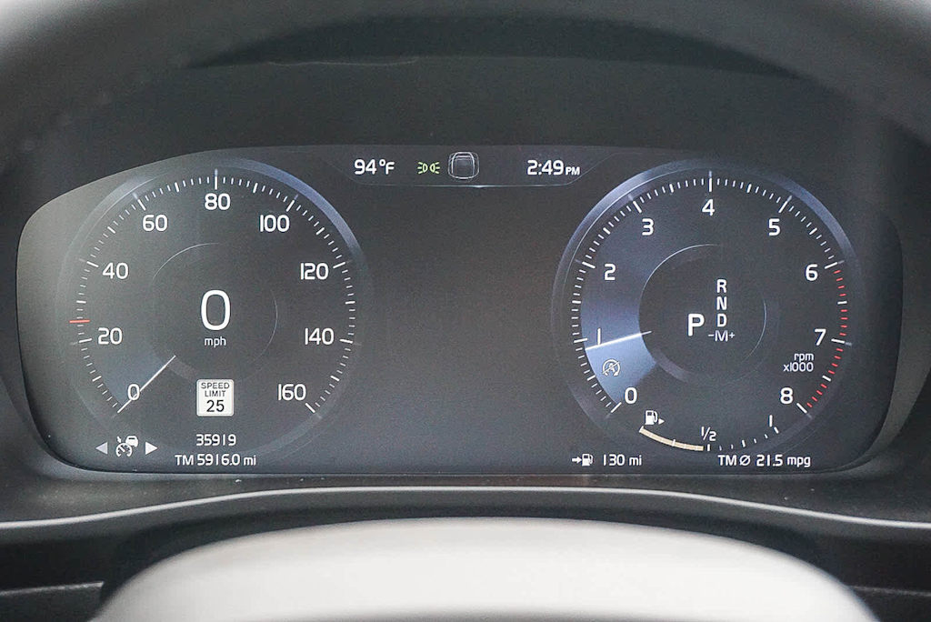 Thumbnail: 2022 Volvo XC40 - 15