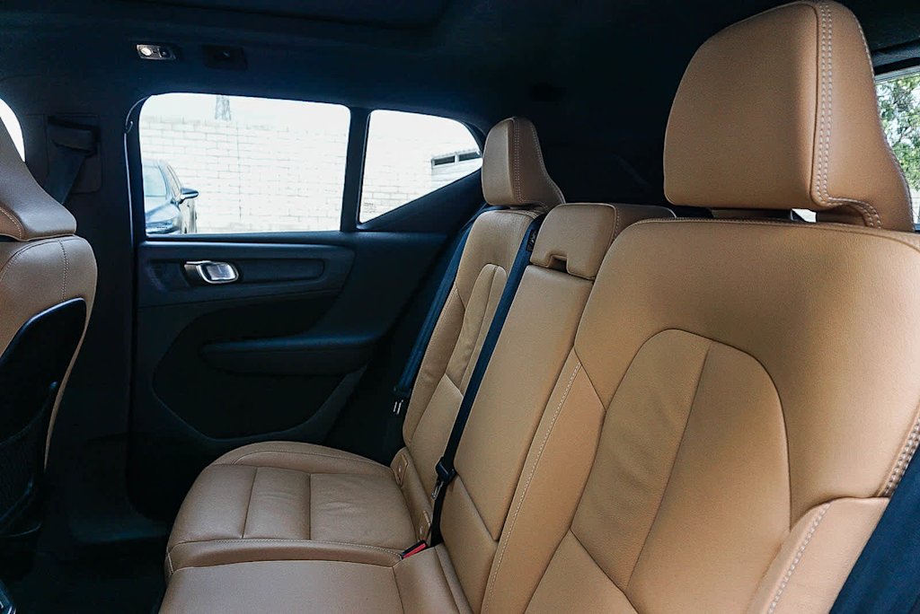 Thumbnail: 2022 Volvo XC40 - 28