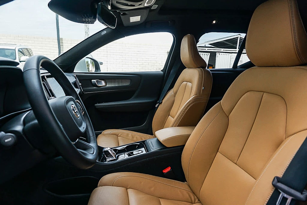 Thumbnail: 2022 Volvo XC40 - 27