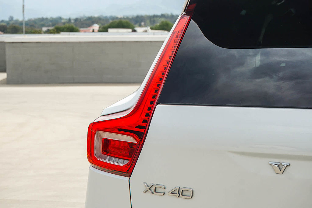 Thumbnail: 2022 Volvo XC40 - 24