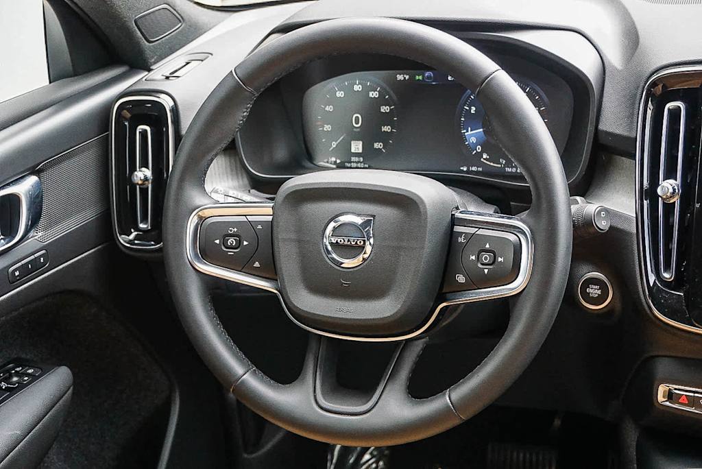 Thumbnail: 2022 Volvo XC40 - 12