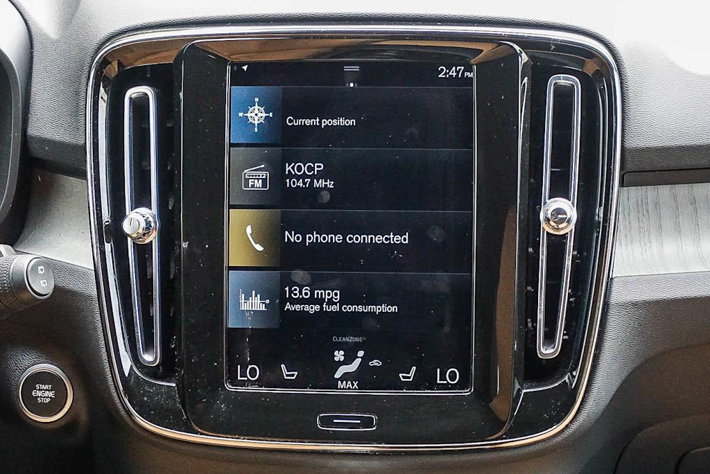 Thumbnail: 2022 Volvo XC40 - 13