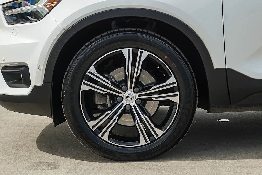 Thumbnail: 2022 Volvo XC40 - 6