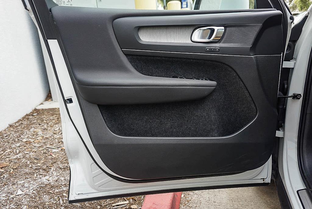 Thumbnail: 2022 Volvo XC40 - 30