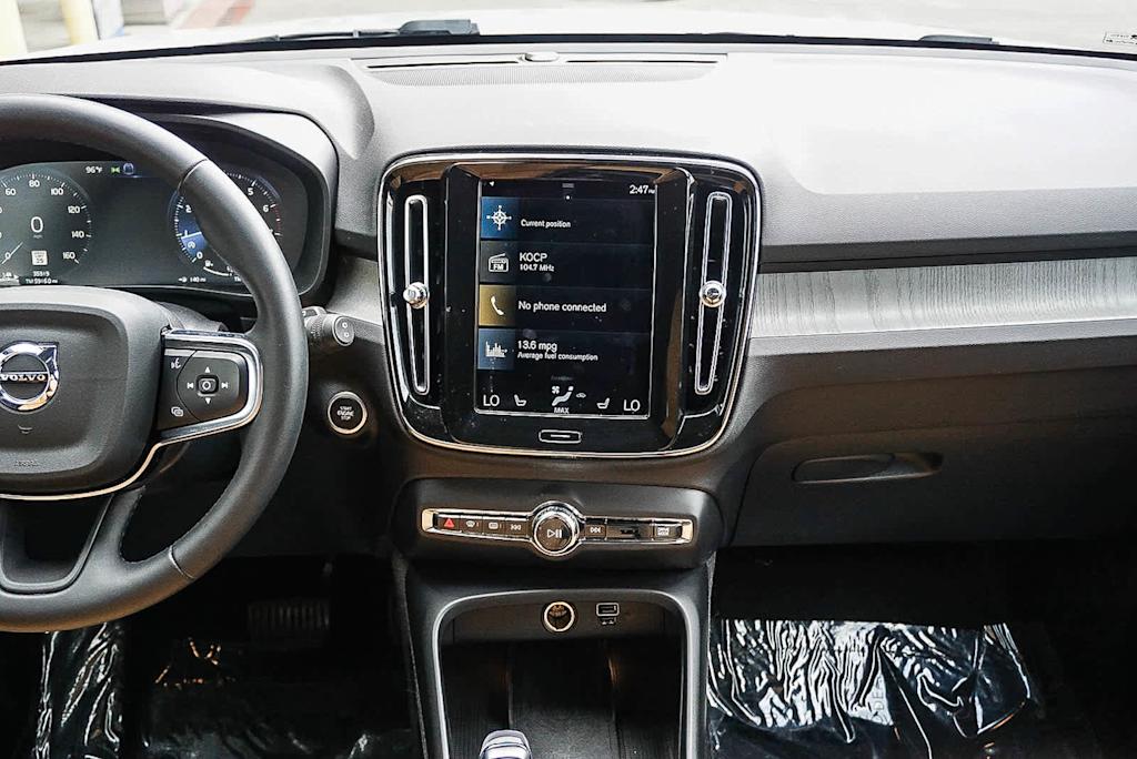 Thumbnail: 2022 Volvo XC40 - 8