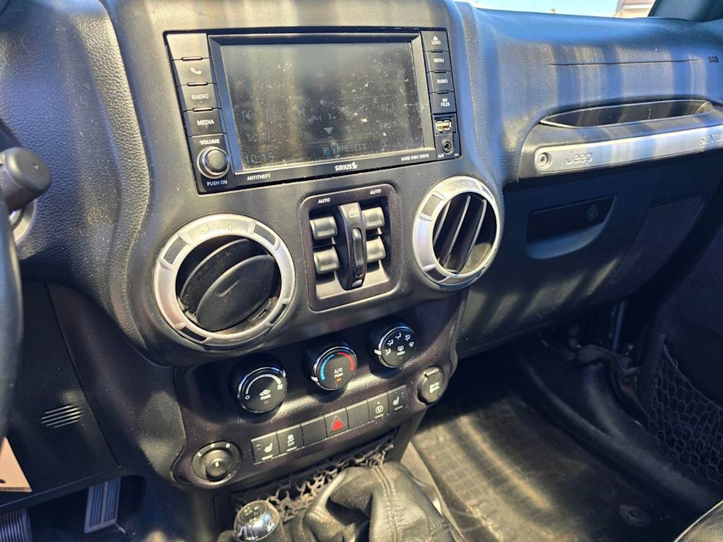 Thumbnail: 2015 Jeep Wrangler - 21