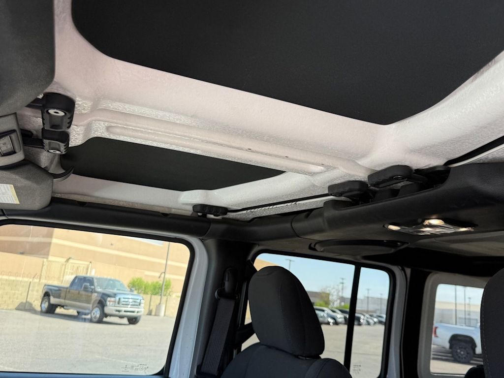 Thumbnail: 2022 Jeep Wrangler - 23