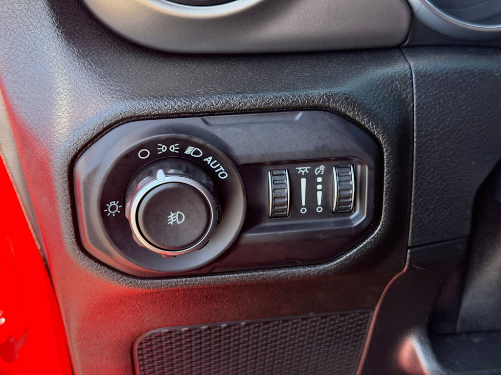 Thumbnail: 2018 Jeep Wrangler - 23