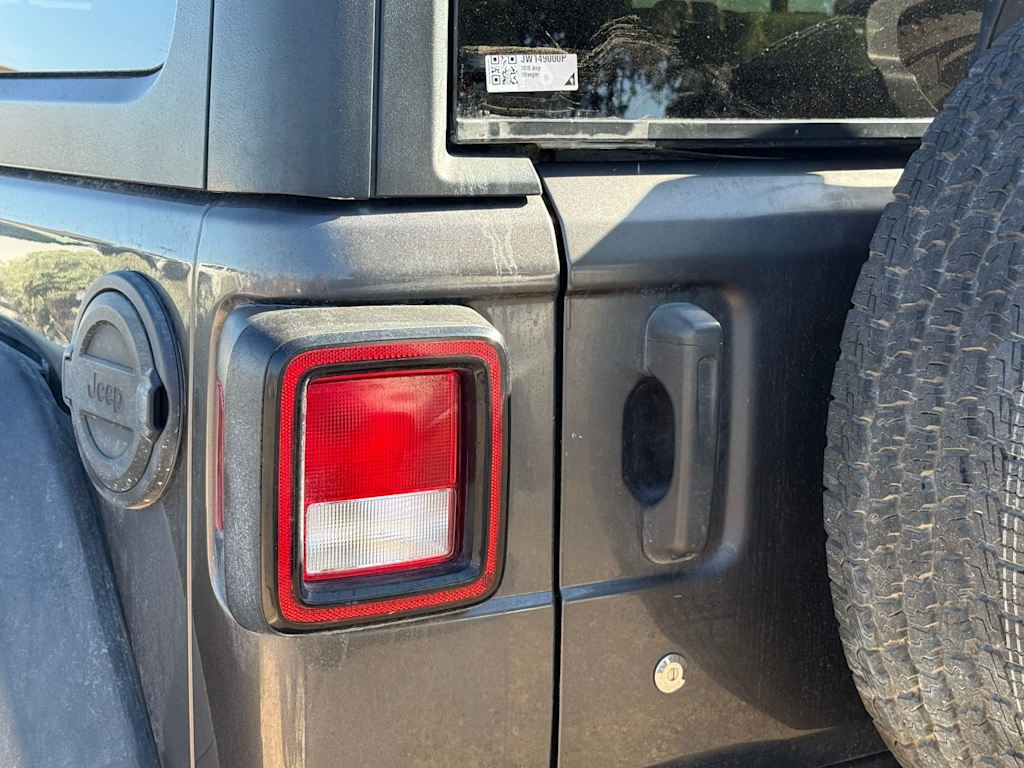 Thumbnail: 2018 Jeep Wrangler - 16