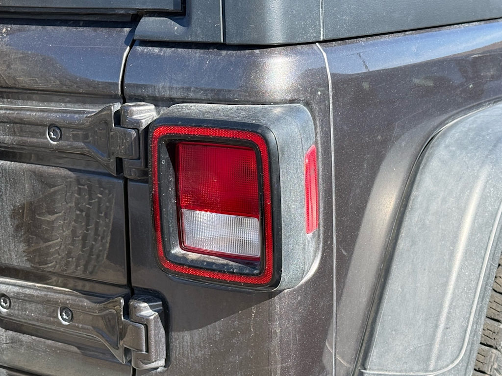 Thumbnail: 2018 Jeep Wrangler - 19