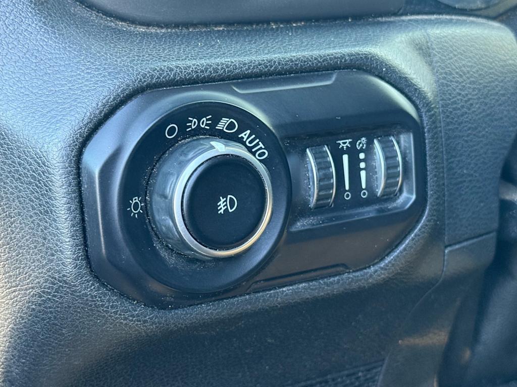 Thumbnail: 2018 Jeep Wrangler - 13