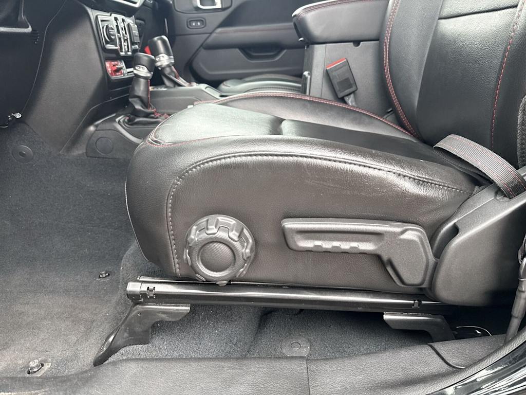 Thumbnail: 2022 Jeep Wrangler - 21