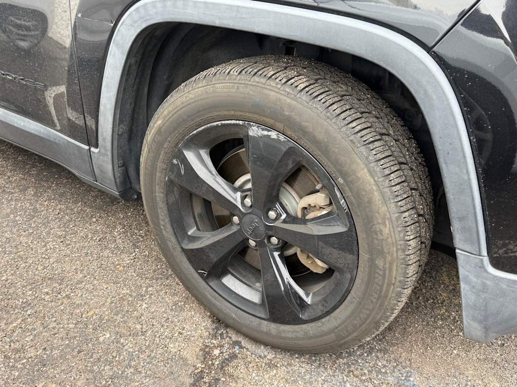 Thumbnail: 2016 Jeep Cherokee - 6