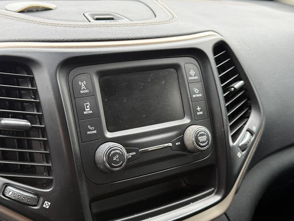 Thumbnail: 2016 Jeep Cherokee - 8