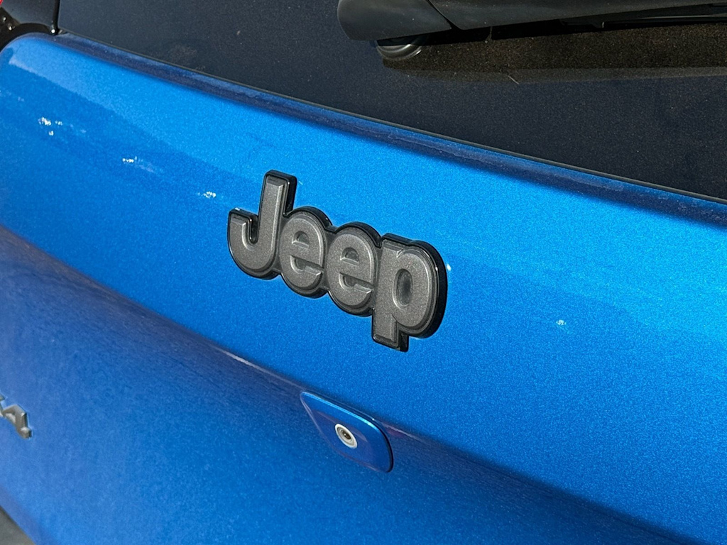 Thumbnail: 2017 Jeep Cherokee - 11