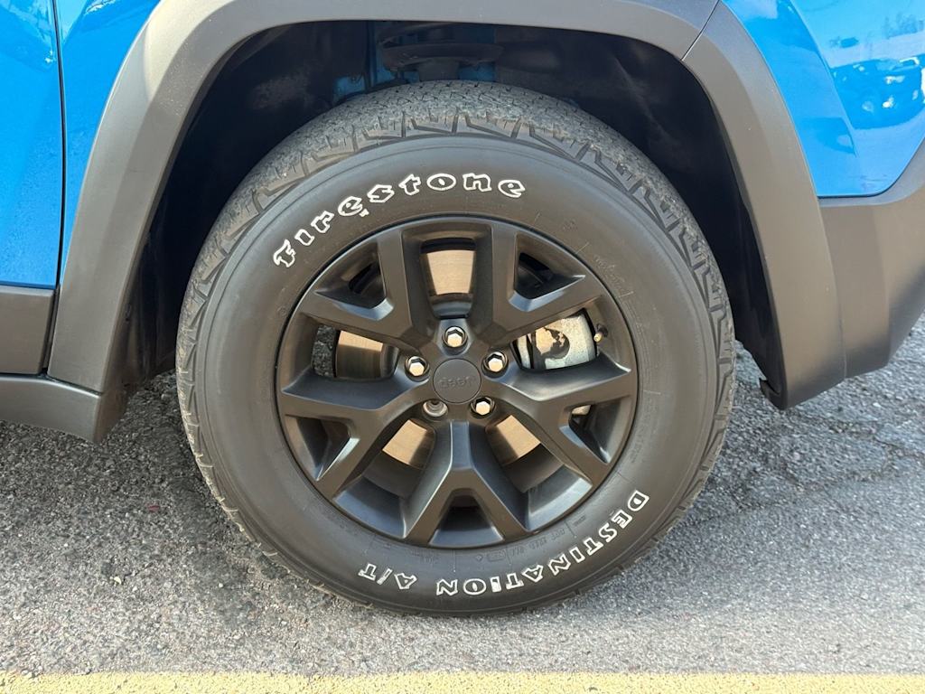 Thumbnail: 2017 Jeep Cherokee - 6