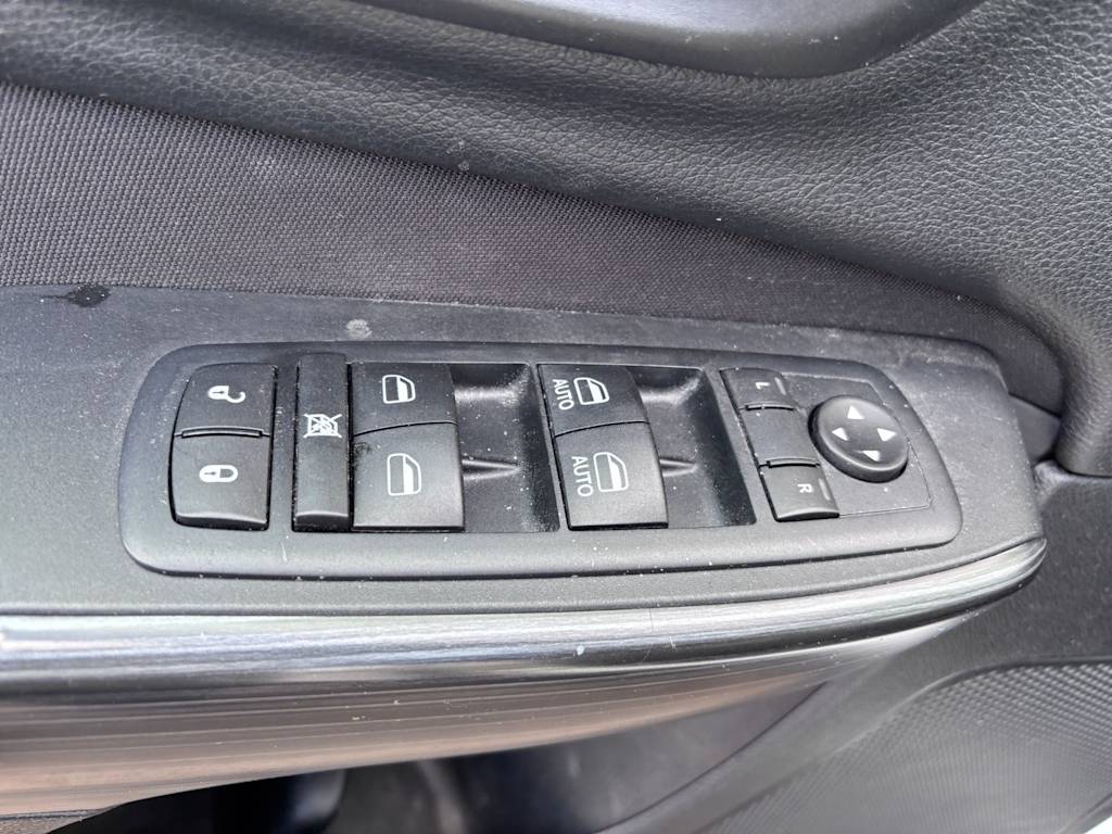 Thumbnail: 2017 Jeep Cherokee - 16
