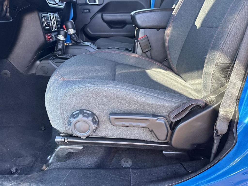 Thumbnail: 2025 Jeep Wrangler - 22