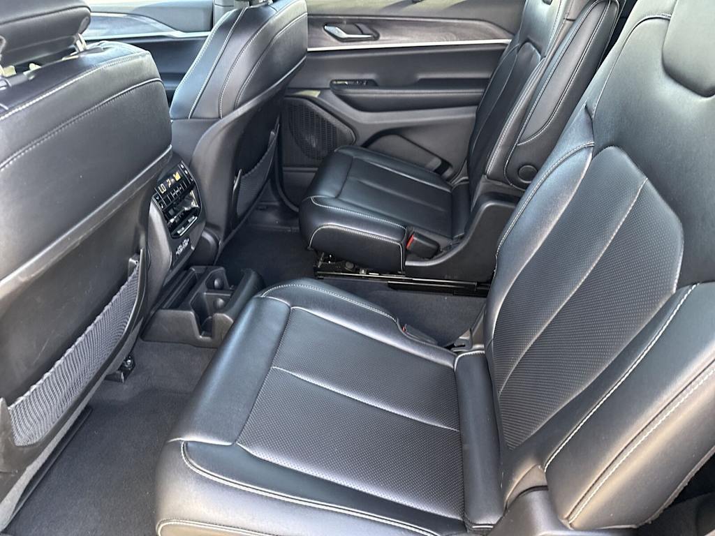 Thumbnail: 2024 Jeep Grand Cherokee L - 21