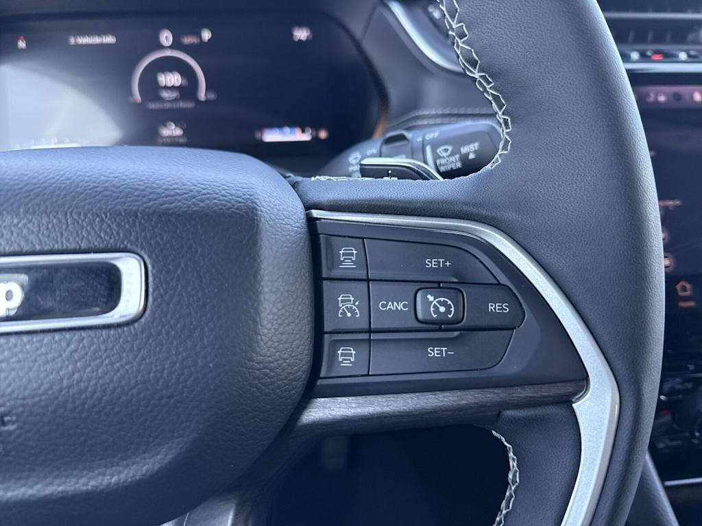 Thumbnail: 2024 Jeep Grand Cherokee L - 33