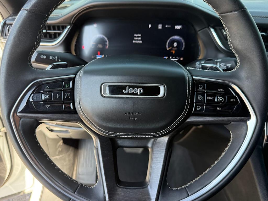 Thumbnail: 2023 Jeep Grand Cherokee L - 21