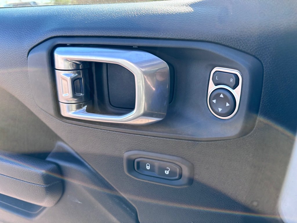 Thumbnail: 2026 Jeep Gladiator - 18