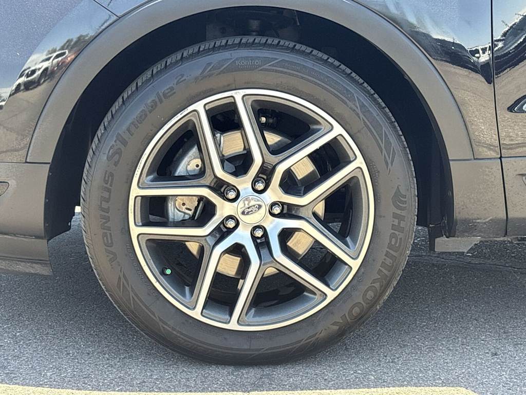 Image 7 of 2019 Ford Explorer