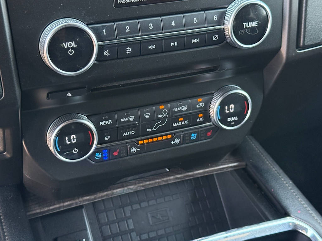 Thumbnail: 2018 Ford Expedition - 24