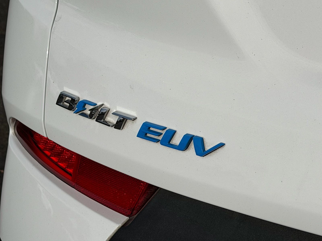 Thumbnail: 2023 Chevrolet Bolt EUV - 4