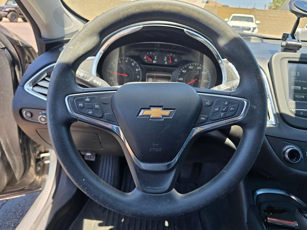 Thumbnail: 2018 Chevrolet Malibu - 8
