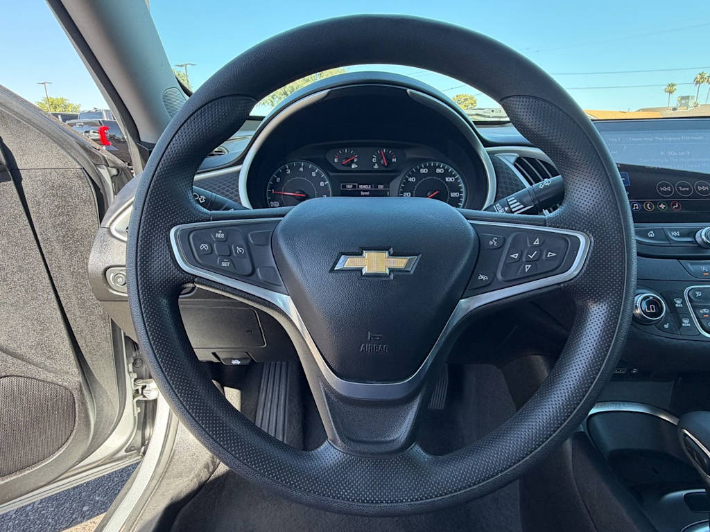 Thumbnail: 2022 Chevrolet Malibu - 8