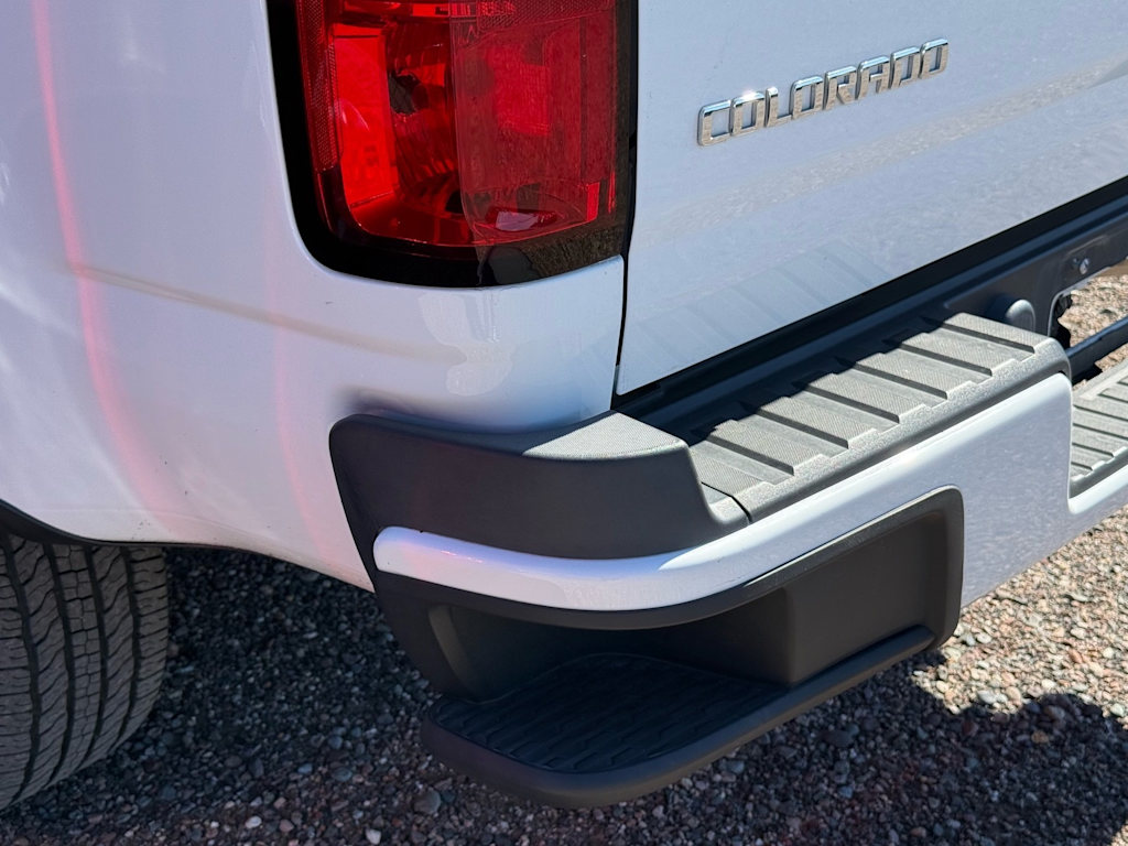 Thumbnail: 2015 Chevrolet Colorado - 16