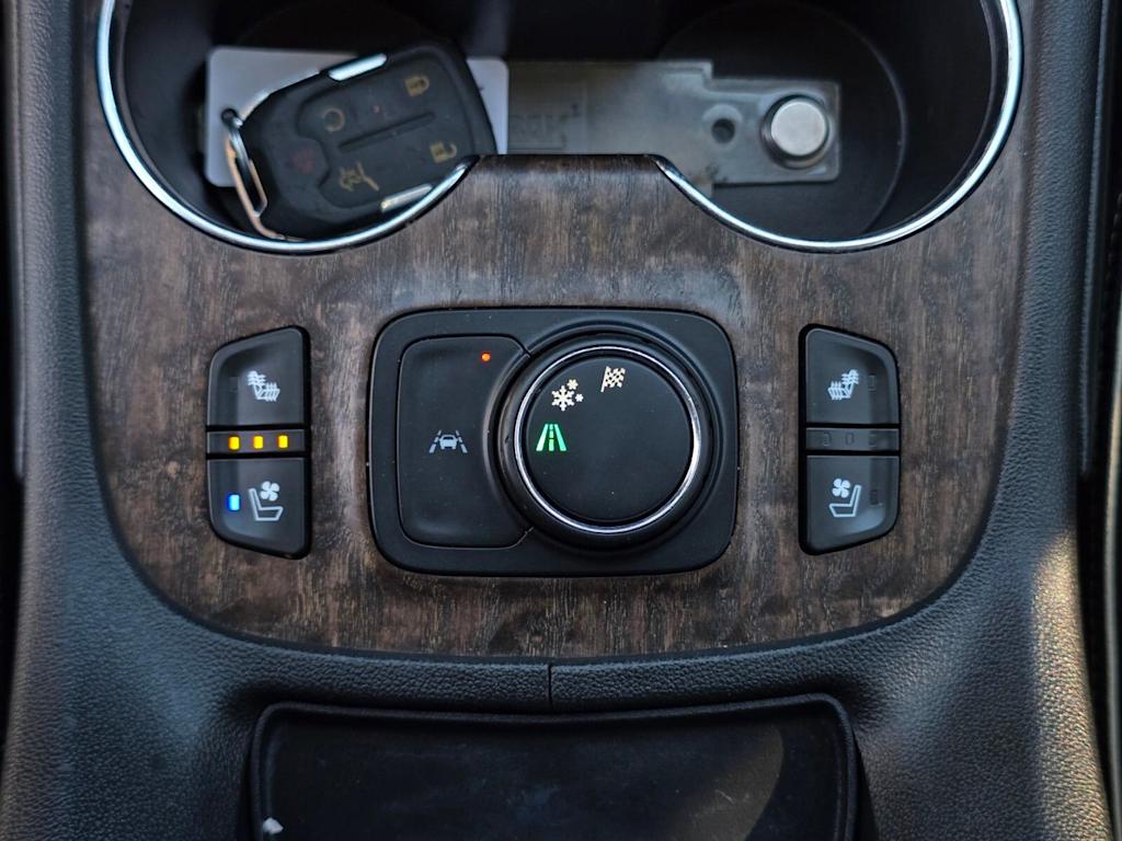 Thumbnail: 2022 GMC Acadia - 17