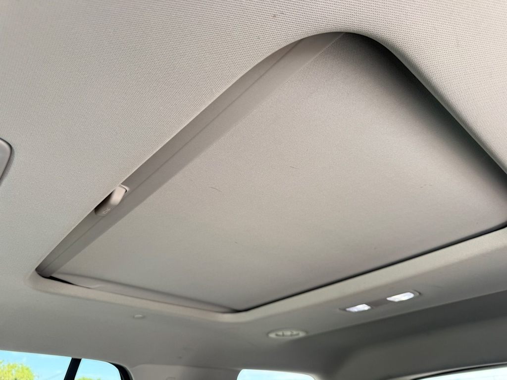 Thumbnail: 2021 Chevrolet Traverse - 18