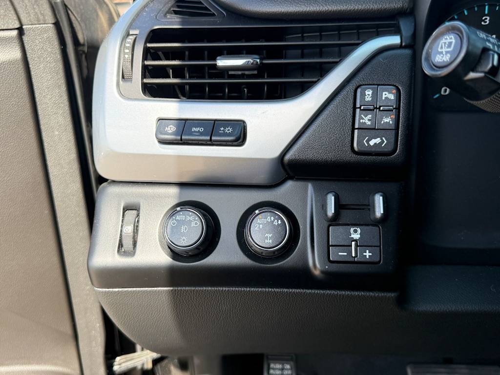Thumbnail: 2020 Chevrolet Tahoe - 24