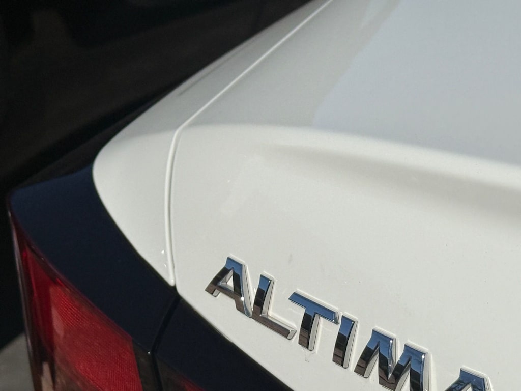 Thumbnail: 2019 Nissan Altima - 16