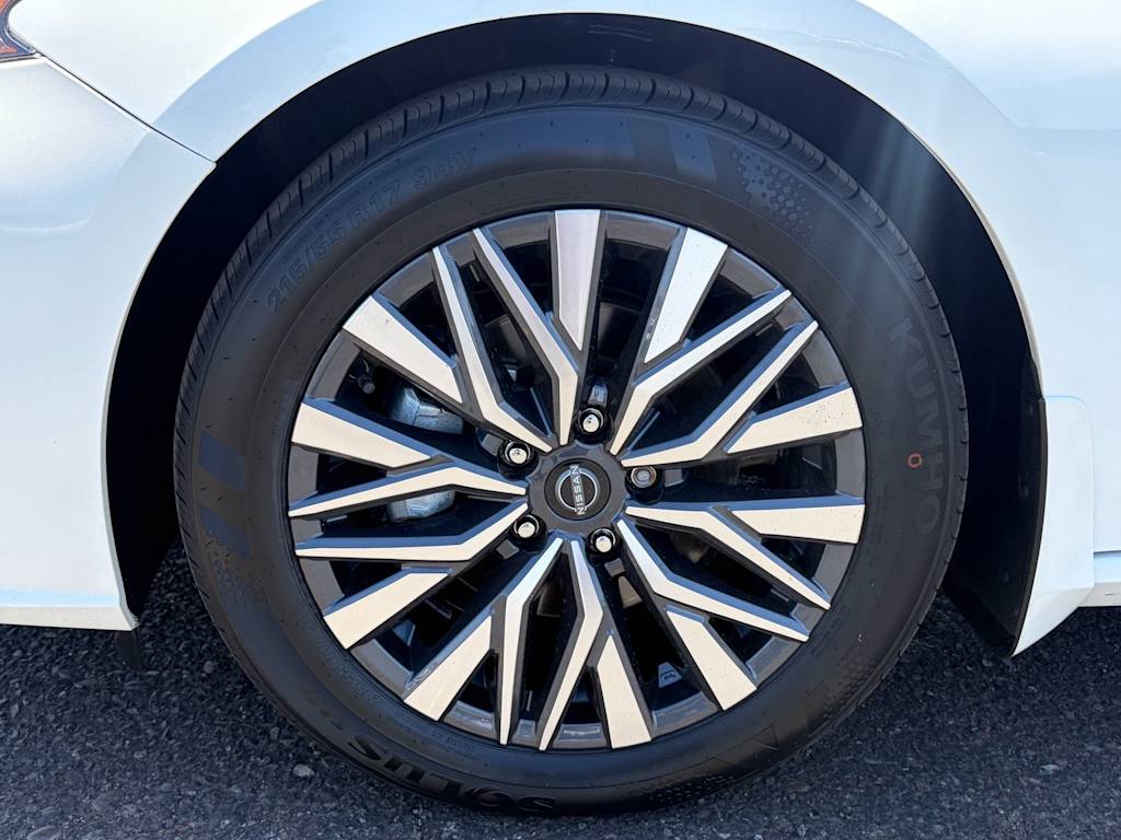 Thumbnail: 2023 Nissan Altima - 6